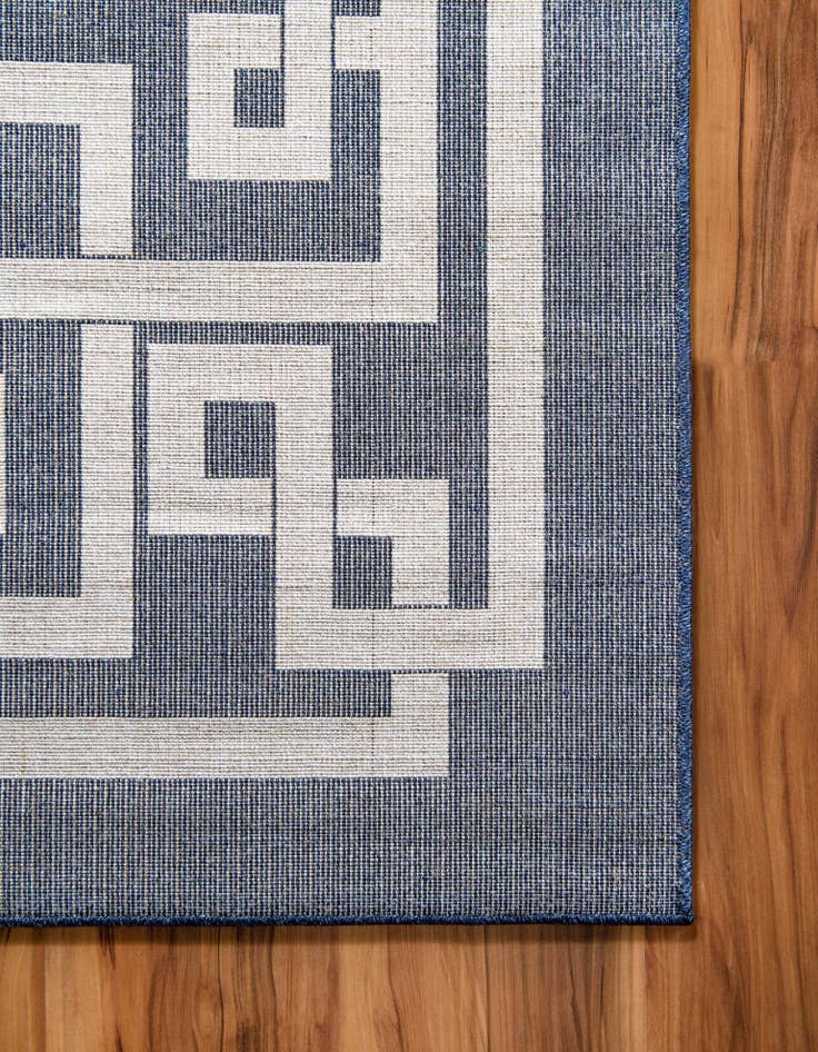 Detail image of 7' 10 x 7' 10 Greek Key Square Rug