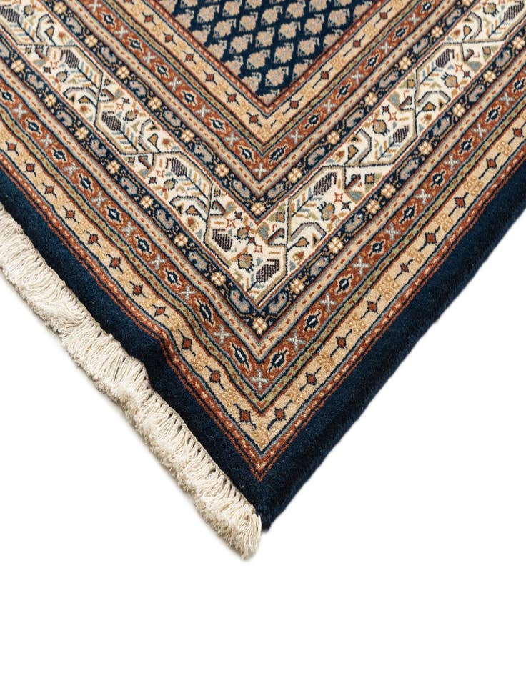 Detail image of 6' 7 x 6' 7 Mir Square Rug