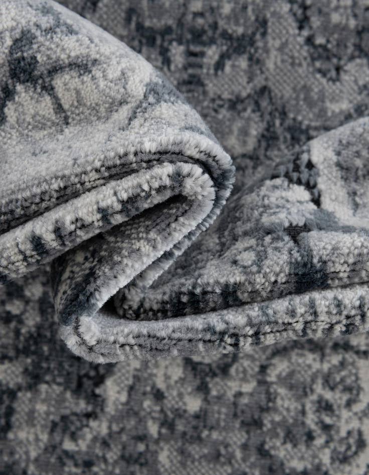 Detail image of 7' x 7' Villa Square Rug