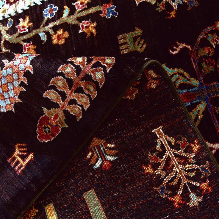 Detail image of 5' 1 x 6' 11 Hand Knotted Ariana Ziegler Rug