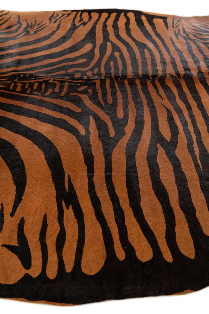 6' 1 x 6' 8 Cowhide Leather Freeform Rug