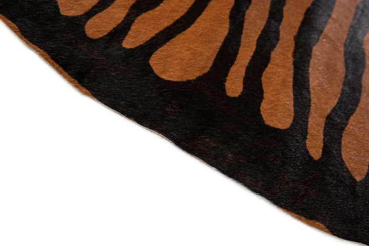 6' 1 x 6' 8 Cowhide Leather Freeform Rug