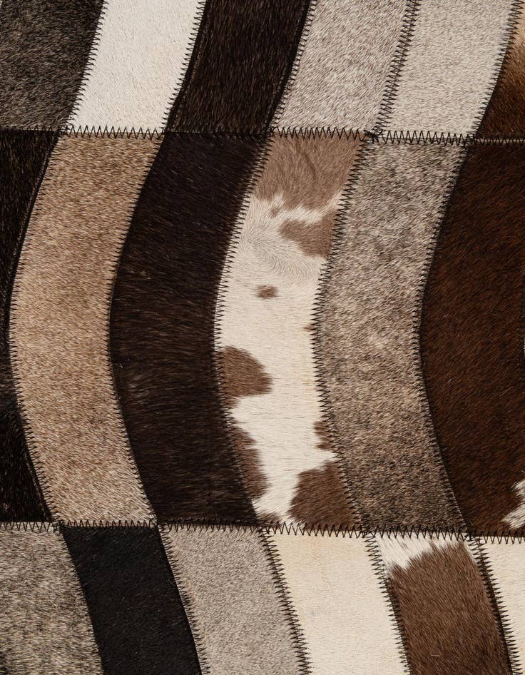 Detail image of 5' 1 x 7' 10 Cowhide - Patchwork Rug