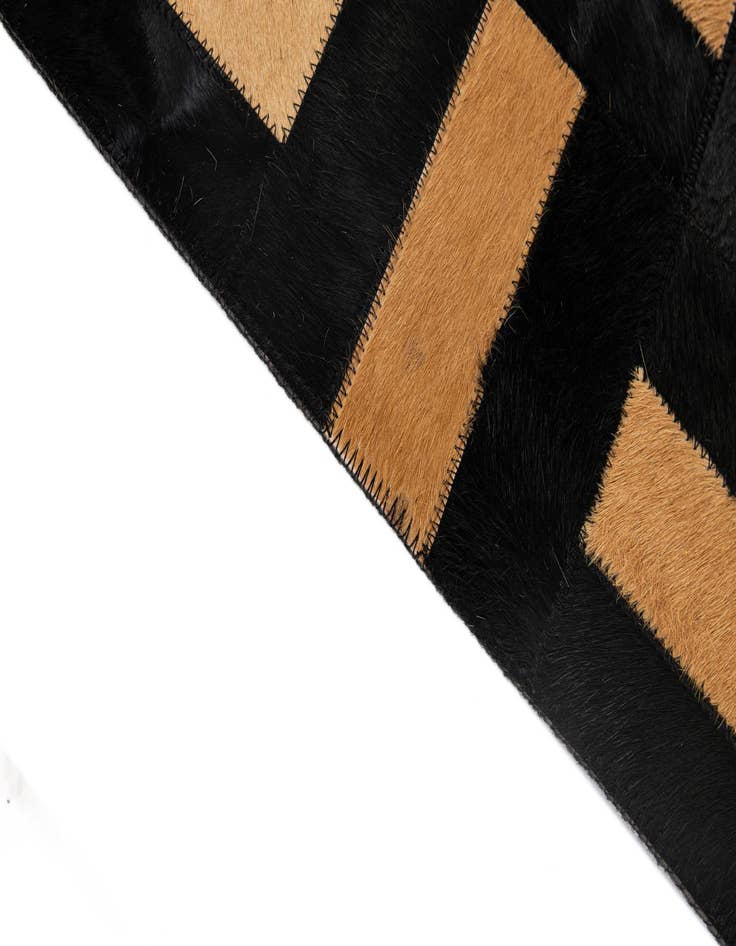 Detail image of 5' 1 x 8' Cowhide - Patchwork Rug