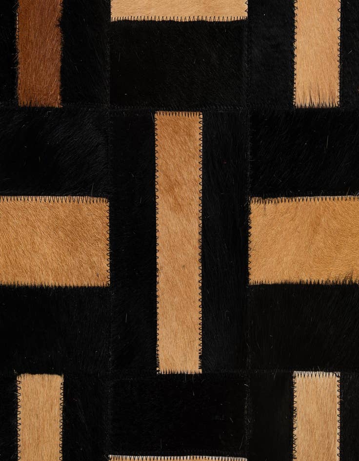 Detail image of 5' 1 x 8' Cowhide - Patchwork Rug