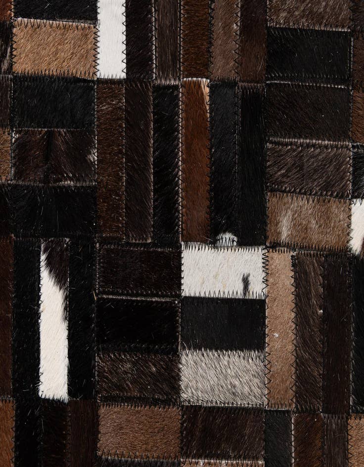 Detail image of 5' 1 x 8' Cowhide - Patchwork Rug