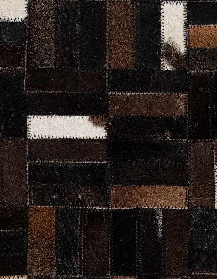 Detail image of 5' 1 x 8' Cowhide - Patchwork Rug
