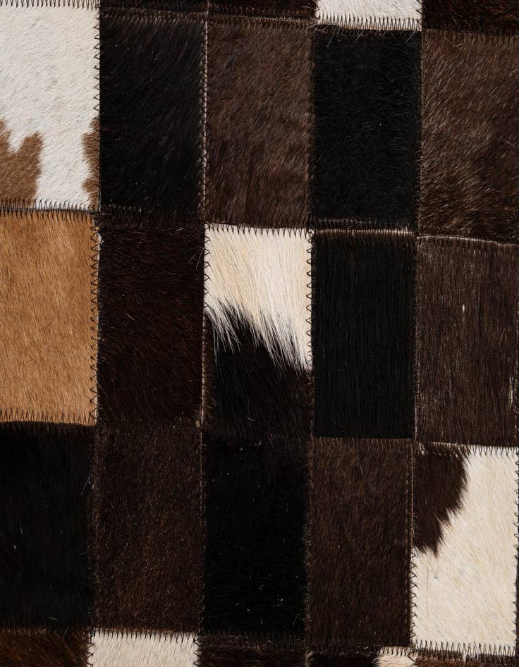 Detail image of 5' 1 x 7' 11 Cowhide - Patchwork Rug