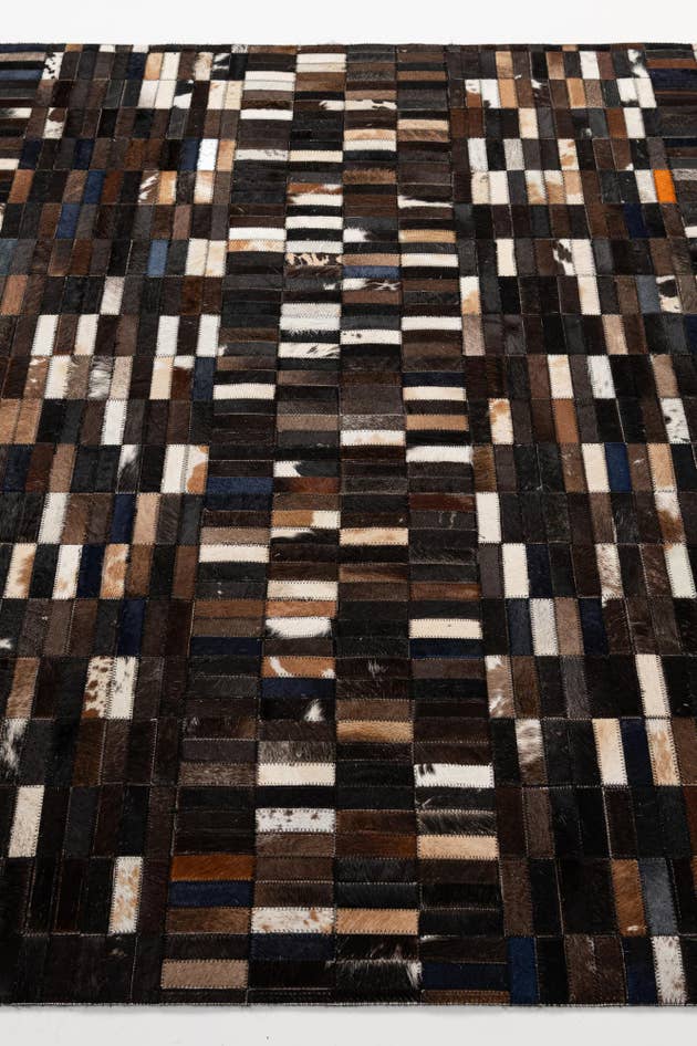 Detail image of 5' 1 x 8' Cowhide - Patchwork Rug