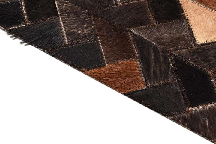 4' 8 x 6' 6 Cowhide Rug