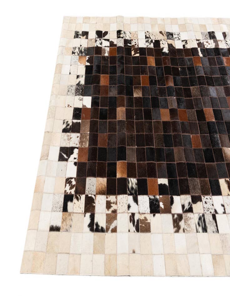 Detail image of 5' x 7' 10 Cowhide Stocks Rug