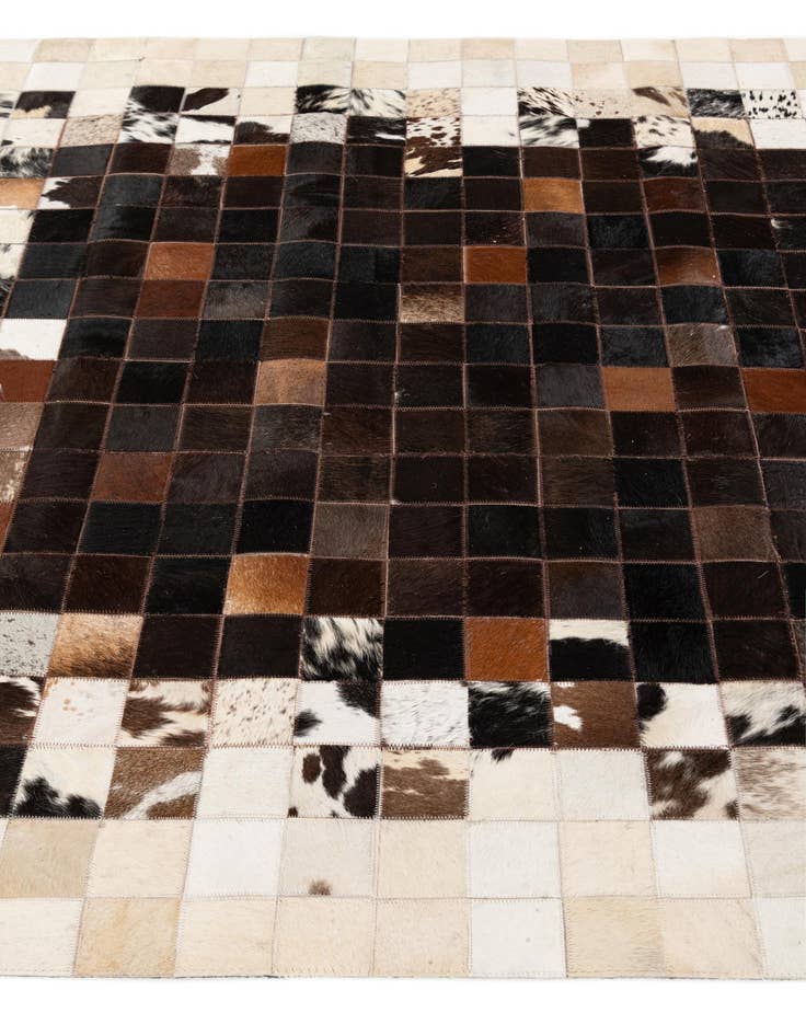 Detail image of 5' x 7' 10 Cowhide Stocks Rug