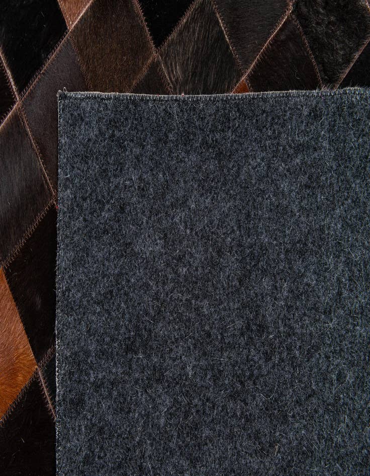 Detail image of 5' x 7' 10 Cowhide Stocks Rug