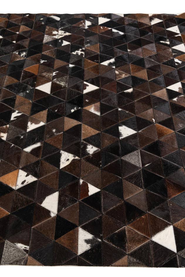 Detail image of 5' x 7' 9 Cowhide Stocks Rug