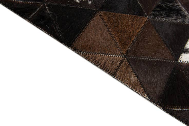 Detail image of 5' x 7' 10 Cowhide Stocks Rug