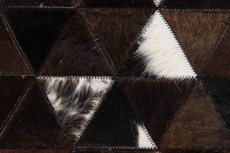 Detail image of 5' x 7' 10 Cowhide Stocks Rug