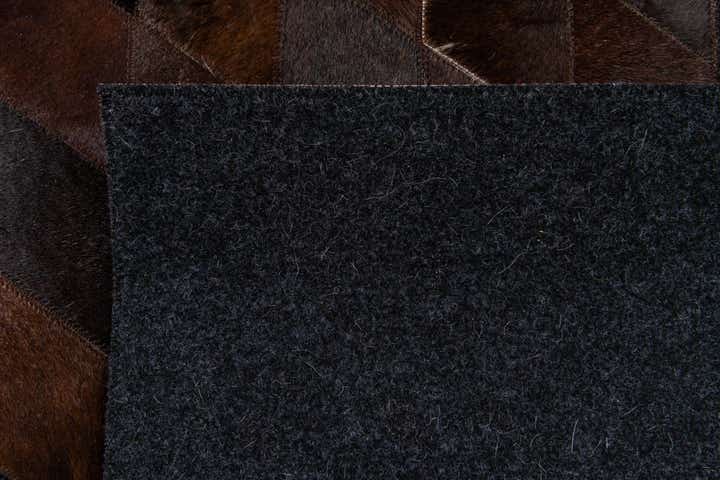 5' 2 x 8' Cowhide Stocks Rug