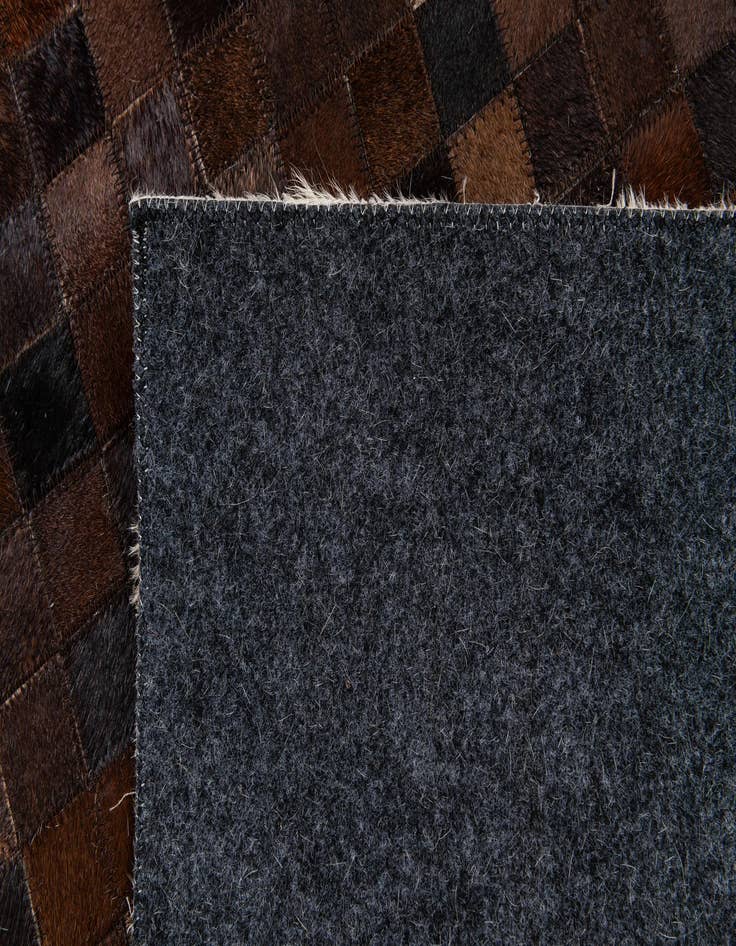 Detail image of 5' x 7' 11 Cowhide Stocks Rug