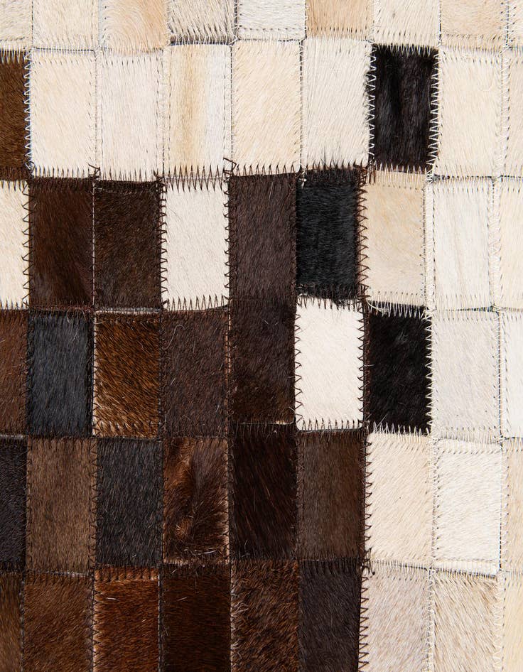 Detail image of 5' 1 x 8' 2 Cowhide Stocks Rug