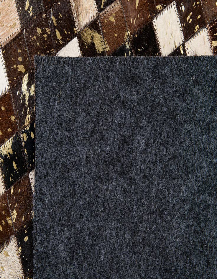 Detail image of 5' x 7' 10 Cowhide Stocks Rug