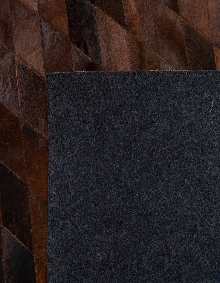 Detail image of 6' 7 x 9' 10 Cowhide Stocks Rug