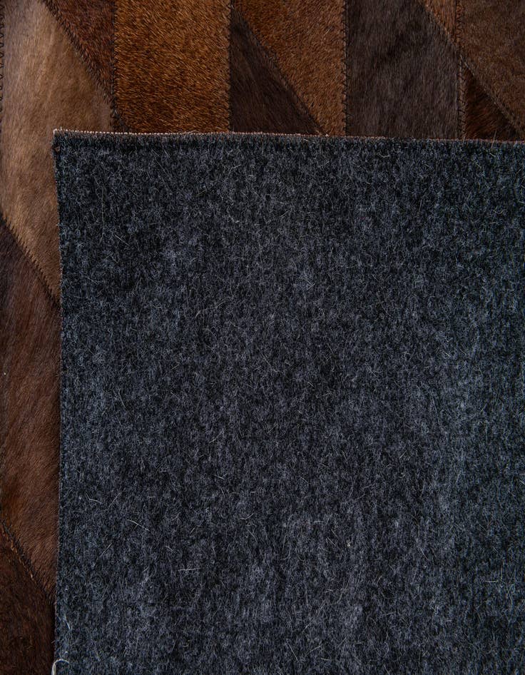 Detail image of 4' 8 x 6' 7 Cowhide Stocks Rug