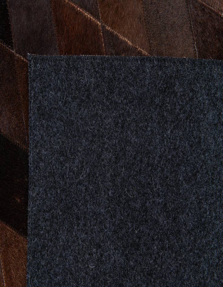 Detail image of 4' 9 x 6' 9 Cowhide Stocks Rug