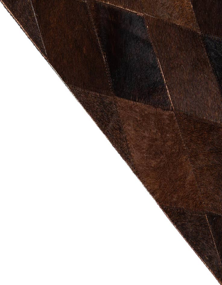 Detail image of 4' 8 x 6' 9 Cowhide Stocks Rug