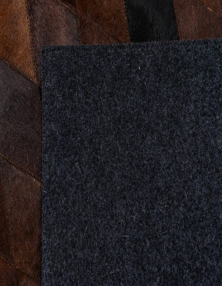 Detail image of 4' 8 x 6' 9 Cowhide Stocks Rug