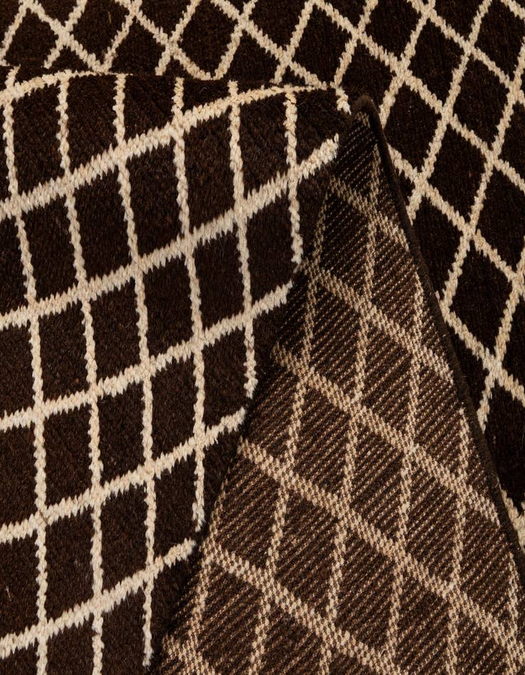 Detail image of 5' 8 x 7' 8  Hand Knotted Darya Wool Rug