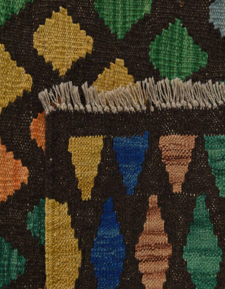 Detail image of 5' 8 x 7' 8  Hand Woven Kilim Modern Wool Rug