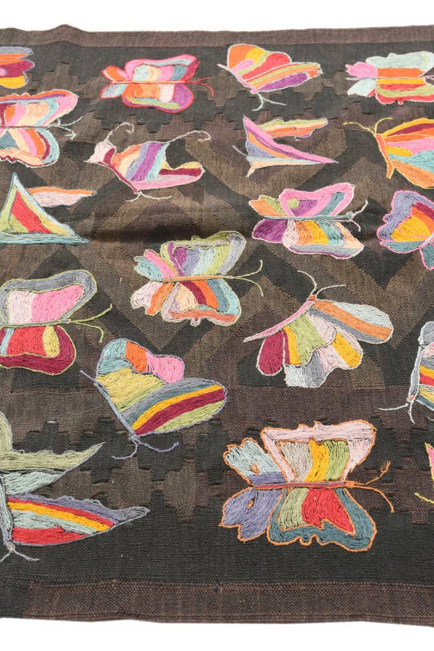 Detail image of 4' 4 x 6' 5 Hand Woven Kilim Suzani Wool Rug