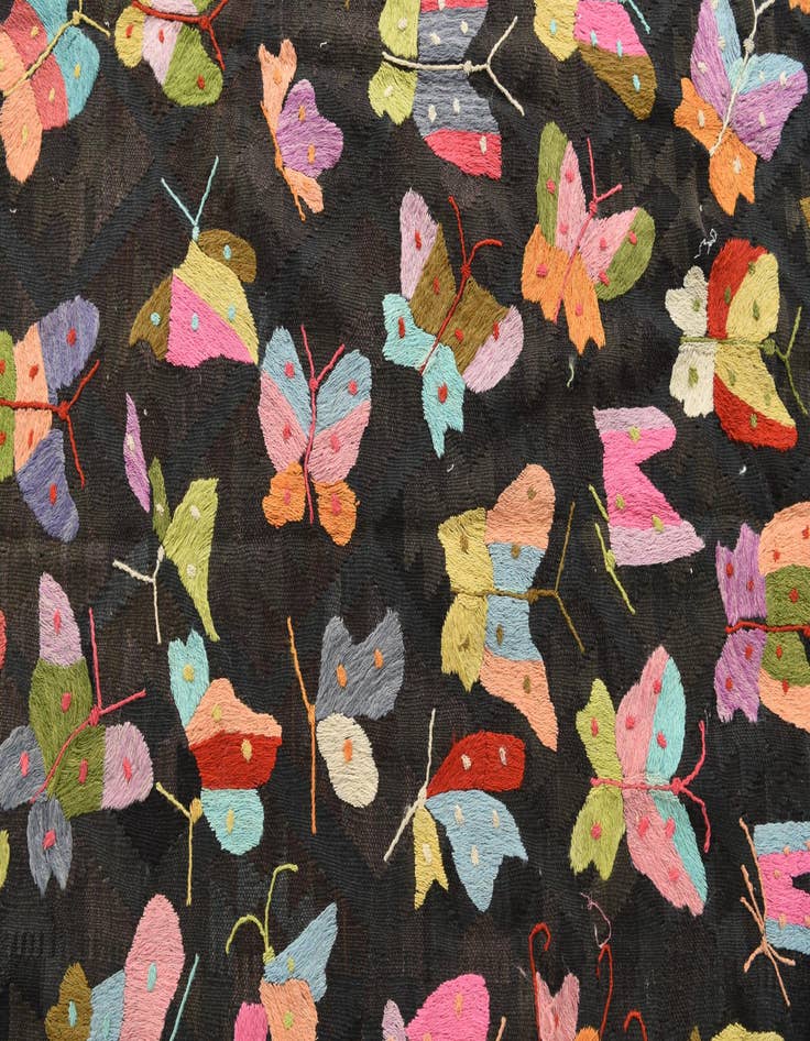 Detail image of 6' 5 x 9' 4  Hand Woven Kilim Suzani Wool Rug