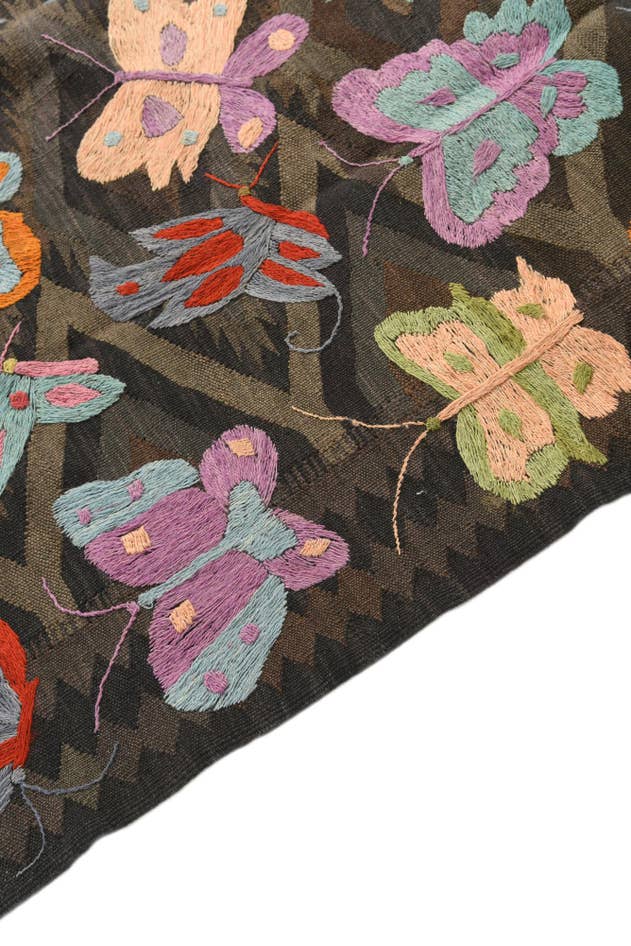 Detail image of 5' 7 x 8' 2 Hand Woven Kilim Suzani Wool Rug