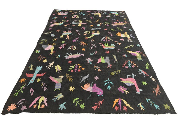 Detail image of 6' x 9' 5 Hand Woven Kilim Suzani Wool Rug