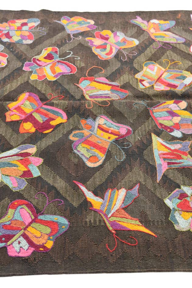 Detail image of 4' 6 x 5' 10 Hand Woven Kilim Suzani Wool Rug