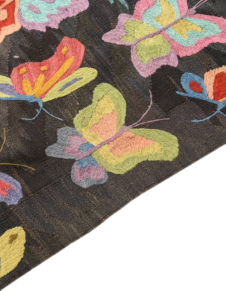 Detail image of 5' 4 x 8'  Hand Woven Kilim Suzani Wool Rug