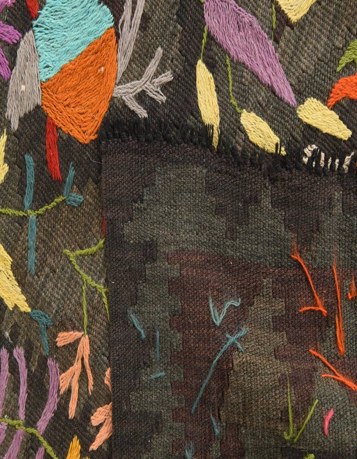 Detail image of 4' 9 x 6' 6  Hand Woven Kilim Suzani Wool Rug