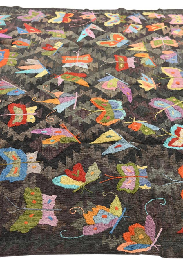 Detail image of 6' 3 x 9' 9 Hand Woven Kilim Suzani Wool Rug