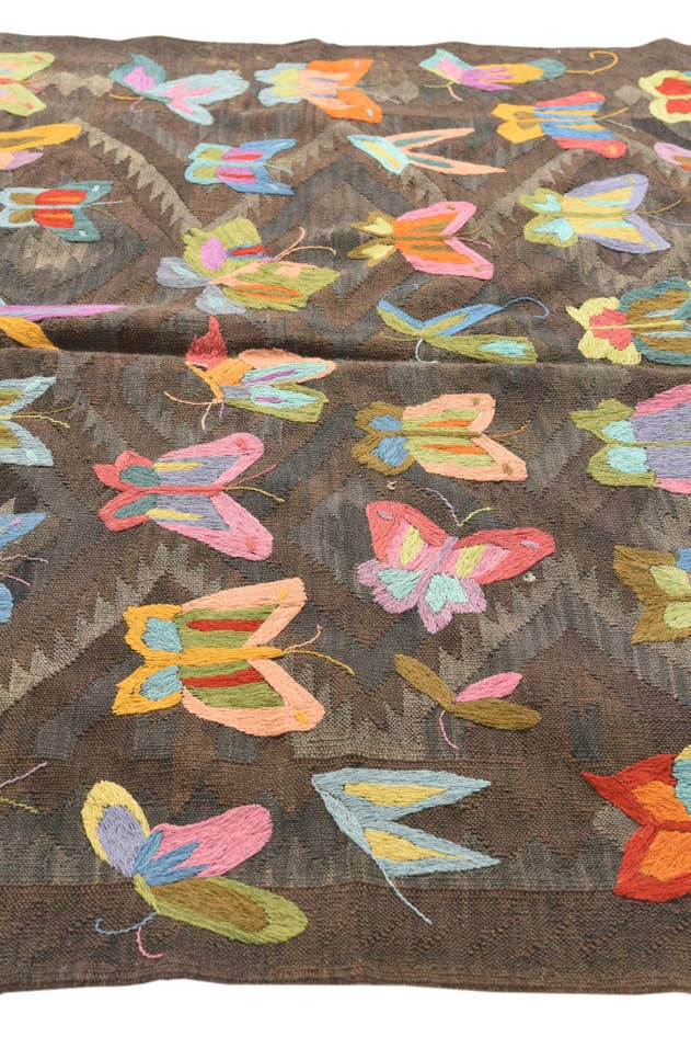 Detail image of 5' 5 x 7' 9 Hand Woven Kilim Suzani Wool Rug
