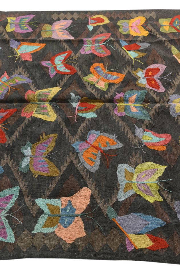 Detail image of 5' 1 x 7' 9 Hand Woven Kilim Suzani Wool Rug