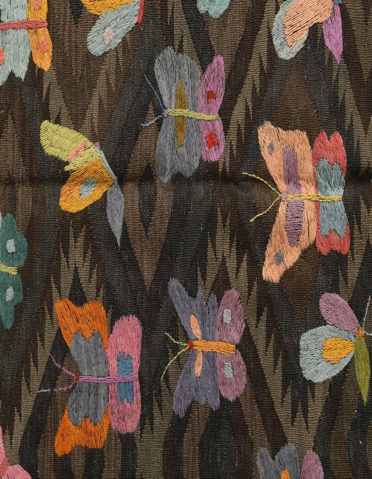 Detail image of 5' 5 x 8'  Hand Woven Kilim Suzani Wool Rug