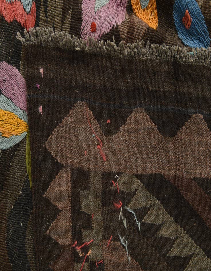 Detail image of 5' 5 x 8'  Hand Woven Kilim Suzani Wool Rug