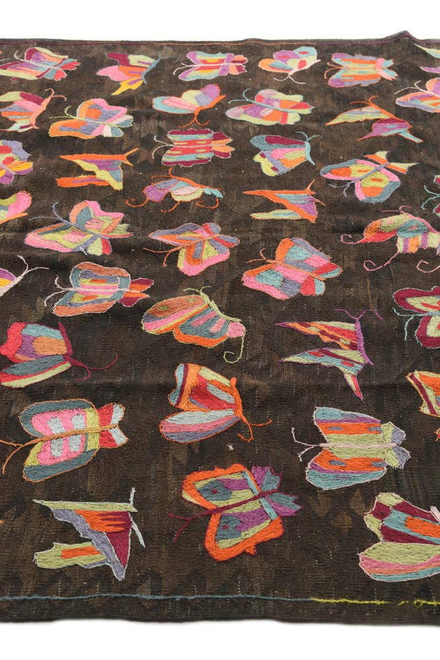 Detail image of 6' 8 x 9' 6 Hand Woven Kilim Suzani Wool Rug