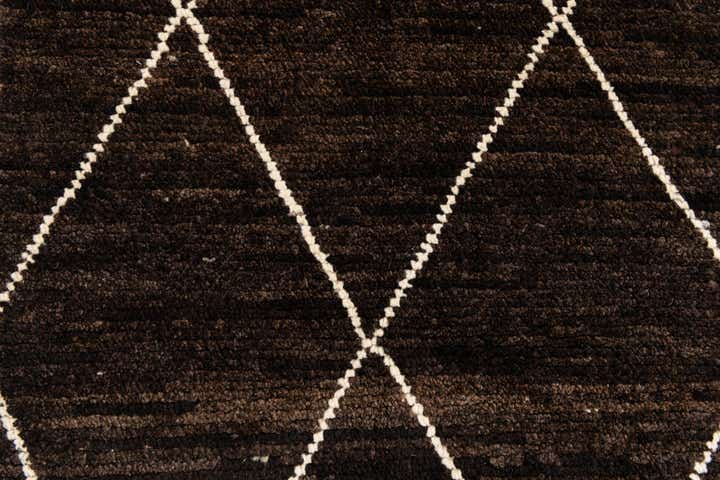 2' 9 x 5' 7 Hand Knotted Moroccan Wool Rug