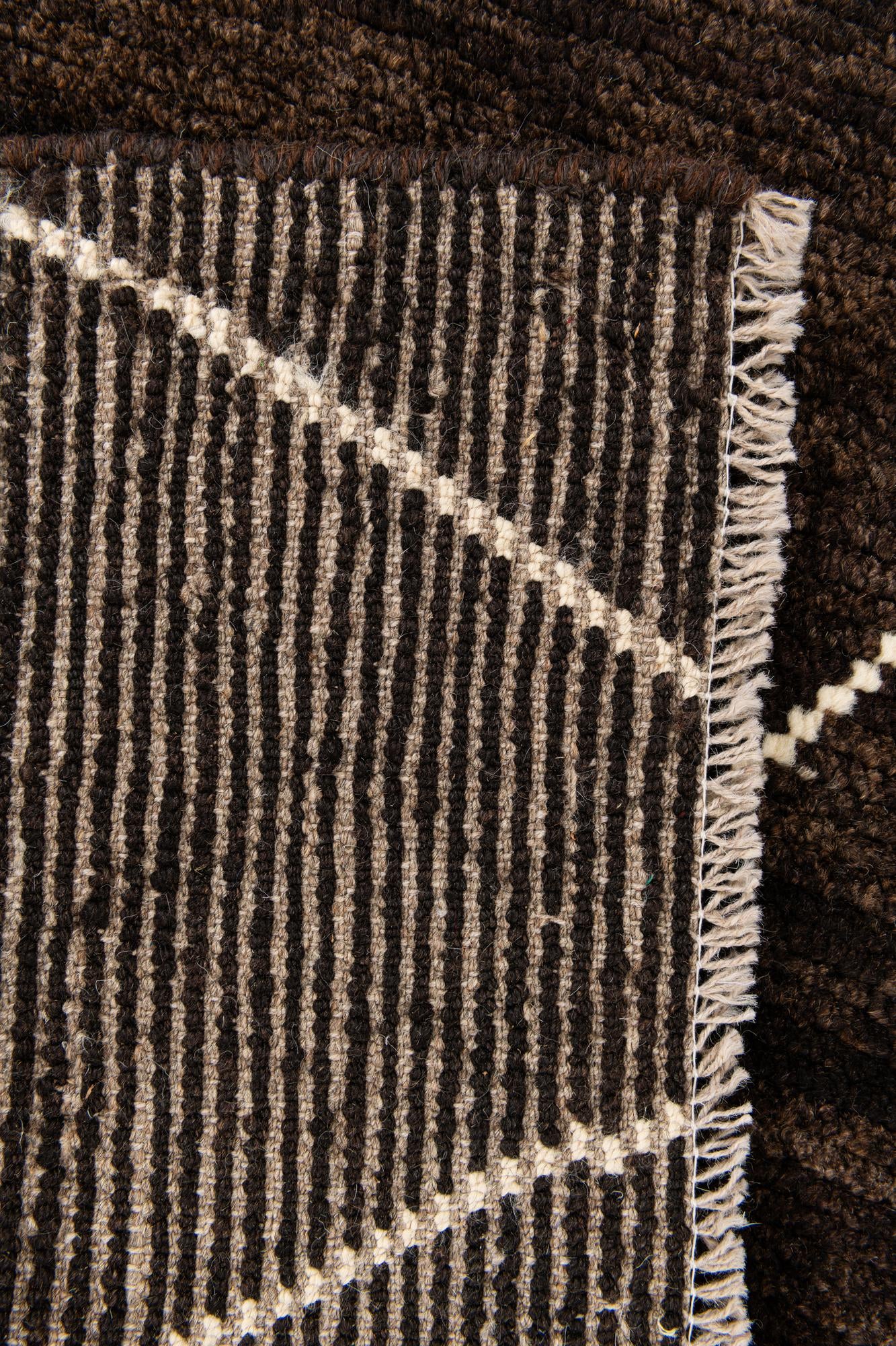 2' 9 x 5' 7 Hand Knotted Moroccan Wool Rug