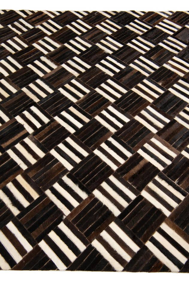 Detail image of 5' 11 x 6' 7 Cowhide Stocks Square Rug