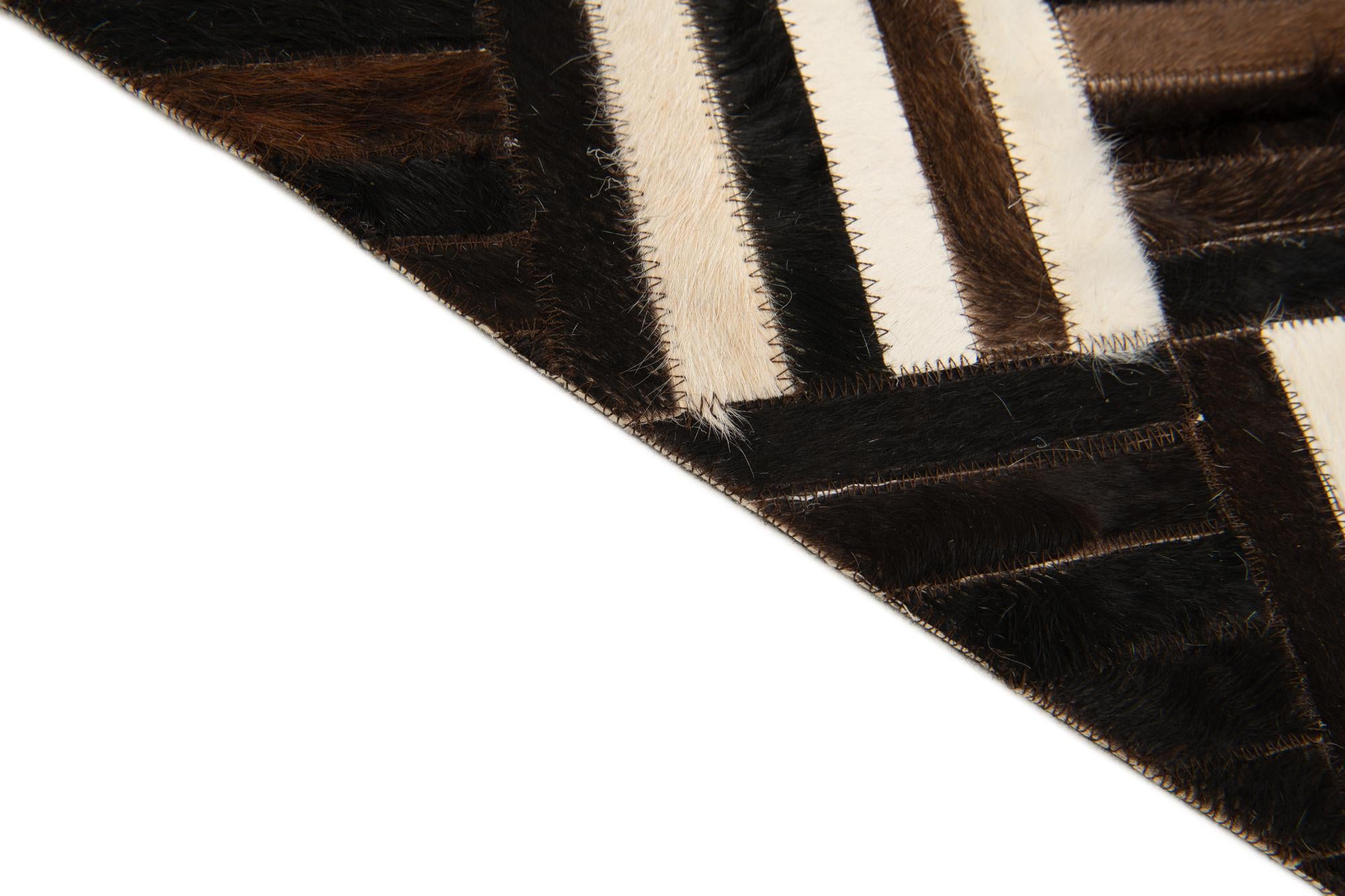 6' x 6' 7 Cowhide Stocks Square Rug