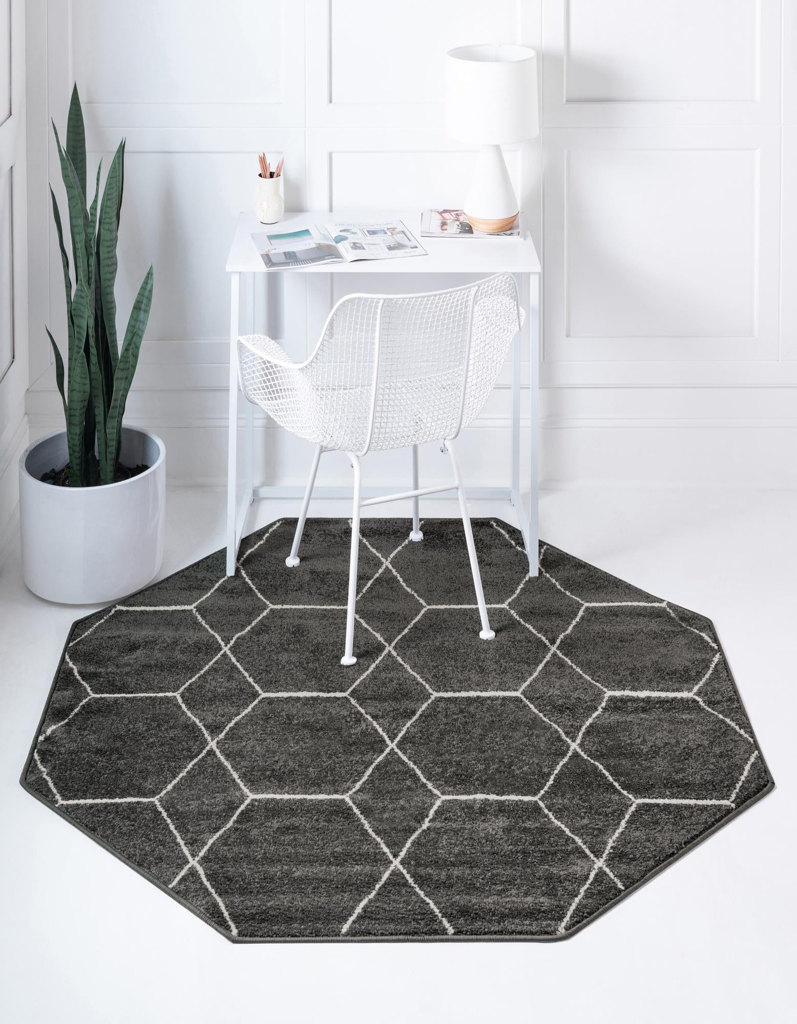 7' 10 x 7' 10 Trellis Frieze Octagon Rug