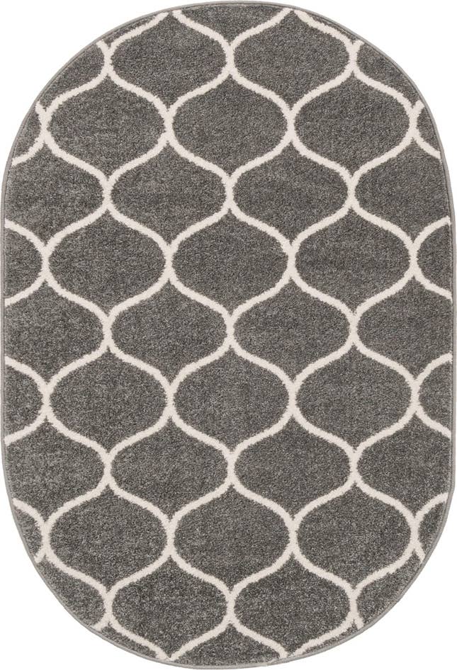 Detail image of 4' x 6' Lattice Frieze Oval Rug
